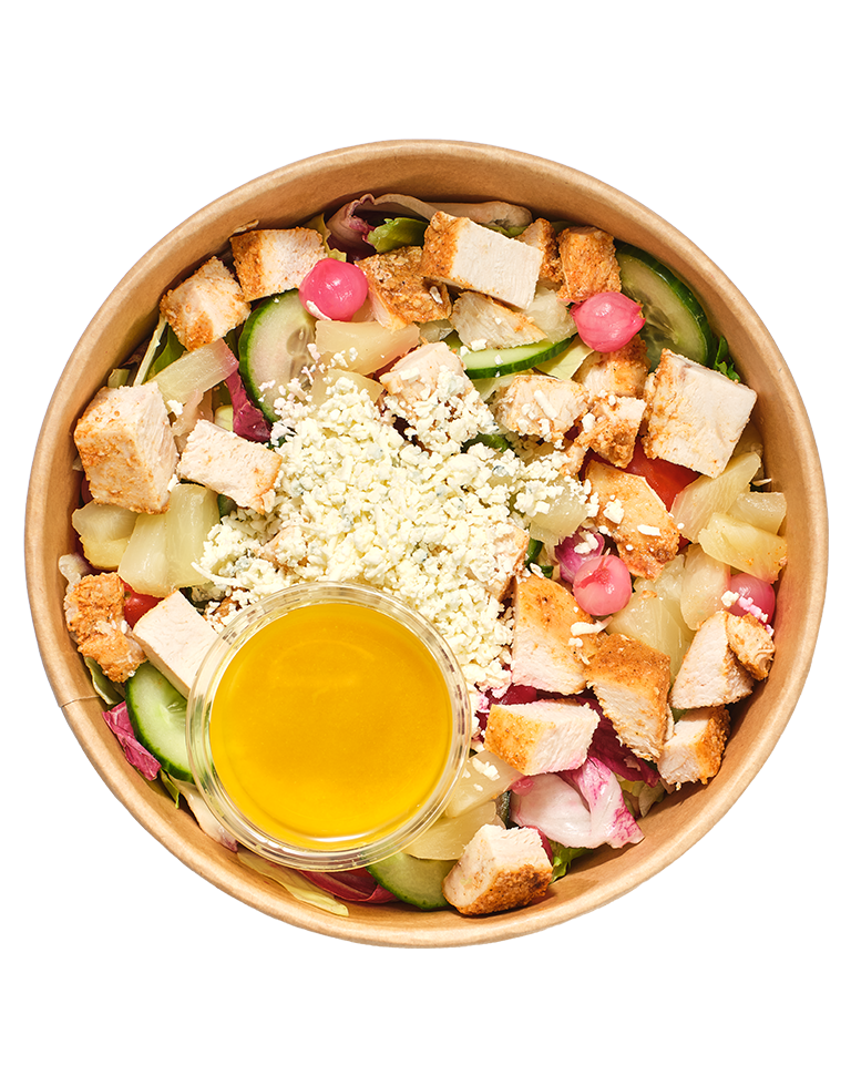 Sałatka z kurczakiem, ananasem, serem blue i orzechami nerkowca